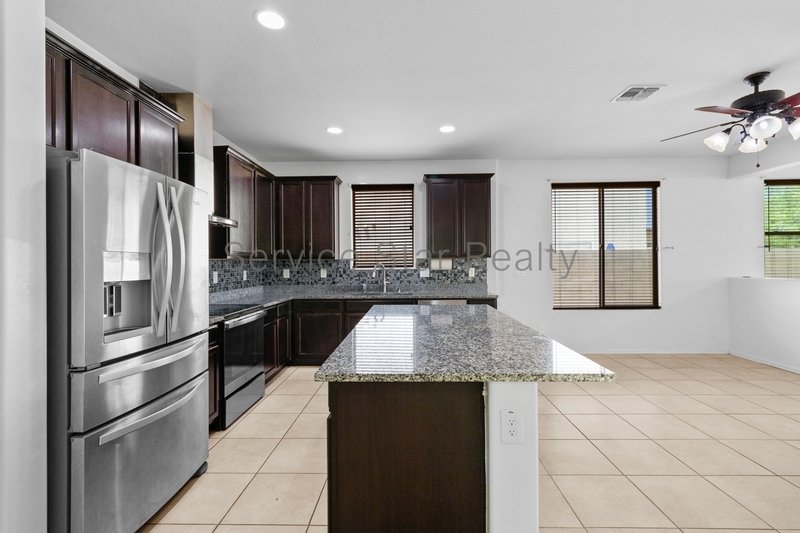 Bright & Spacious 4-Bedroom Home in South Phoenix! property image