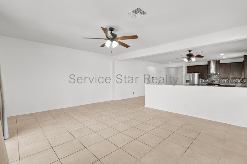 Bright & Spacious 4-Bedroom Home in South Phoenix! property image