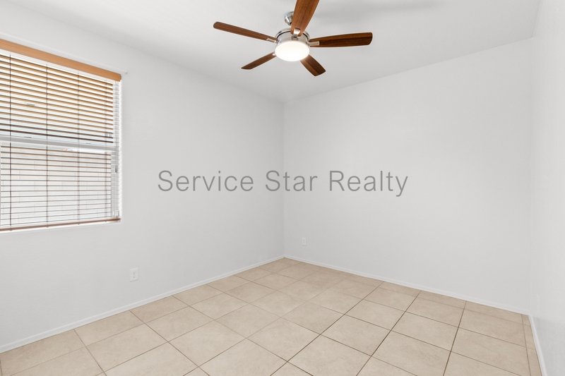 Bright & Spacious 4-Bedroom Home in South Phoenix! property image