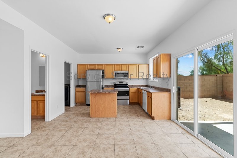 Fantastic 3Bed/2.5Bath in Central Surprise! property image