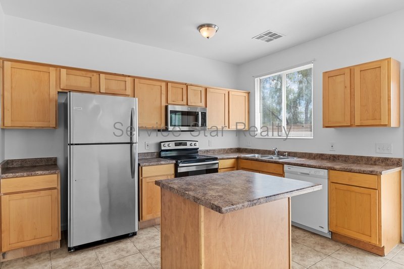 Fantastic 3Bed/2.5Bath in Central Surprise! property image