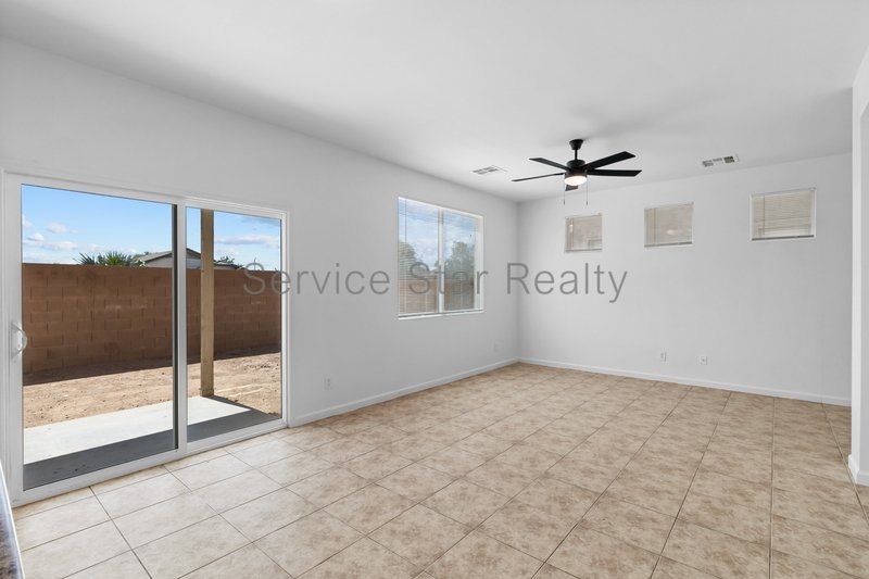 Fantastic 3Bed/2.5Bath in Central Surprise! property image