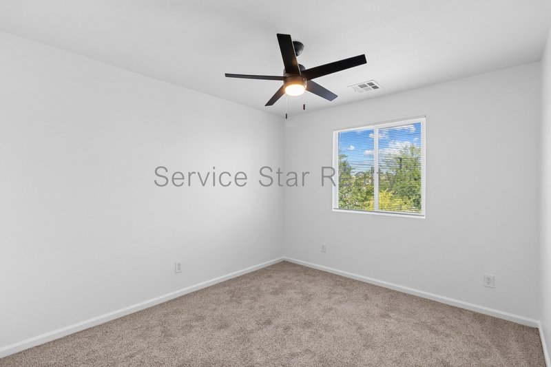 Fantastic 3Bed/2.5Bath in Central Surprise! property image