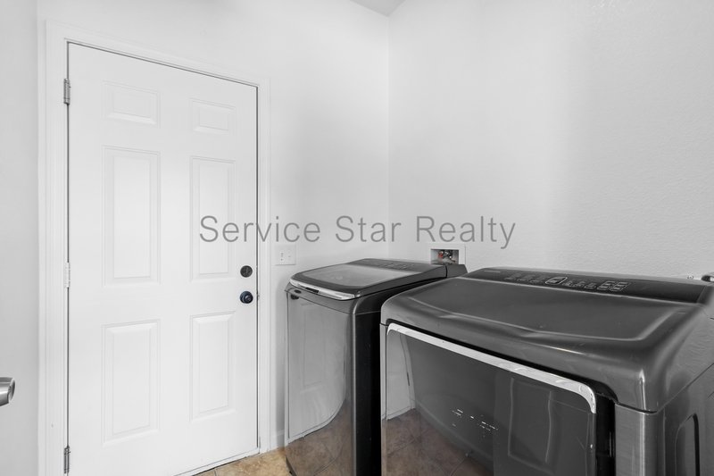 Fantastic 3Bed/2.5Bath in Central Surprise! property image