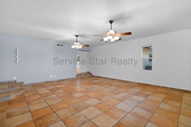 Spacious Glendale Retreat on Nearly an Acre | No HOA property image