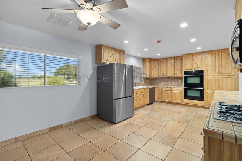 Spacious Glendale Retreat on Nearly an Acre | No HOA property image