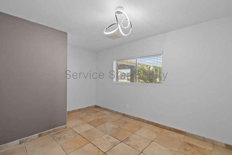 Spacious Glendale Retreat on Nearly an Acre | No HOA property image