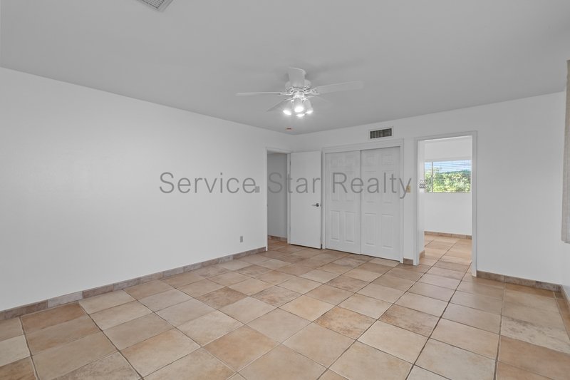 Spacious Glendale Retreat on Nearly an Acre | No HOA property image