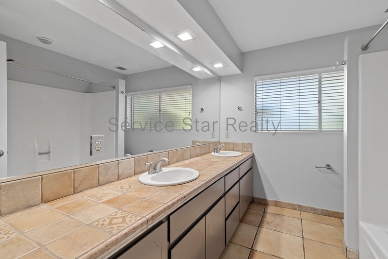 Spacious Glendale Retreat on Nearly an Acre | No HOA property image