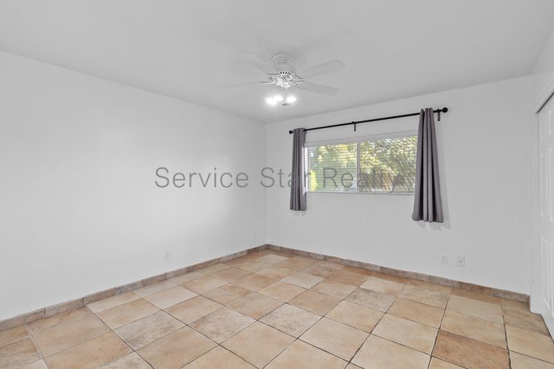 Spacious Glendale Retreat on Nearly an Acre | No HOA property image