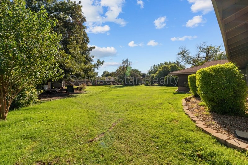 Spacious Glendale Retreat on Nearly an Acre | No HOA property image