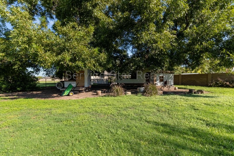 Spacious Glendale Retreat on Nearly an Acre | No HOA property image