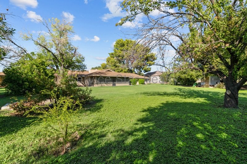 Spacious Glendale Retreat on Nearly an Acre | No HOA property image