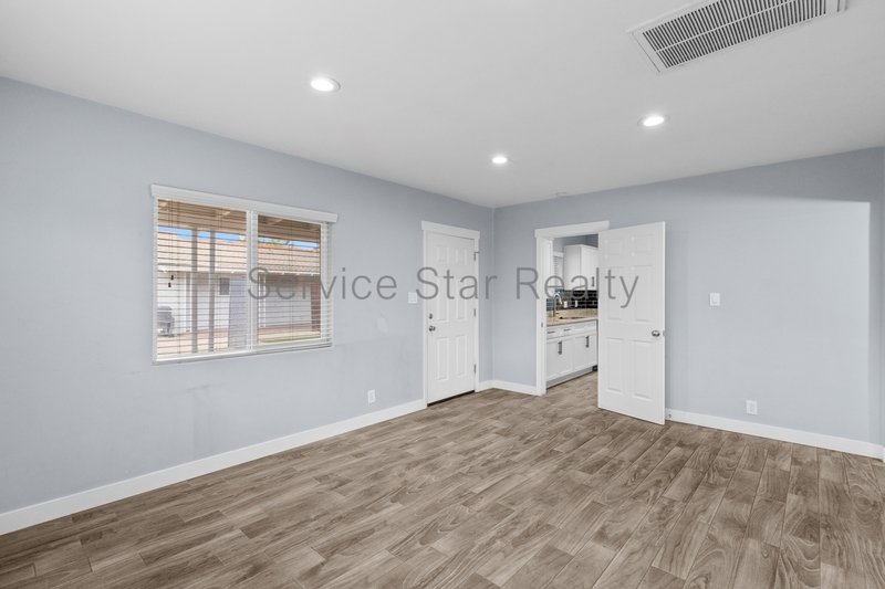 **ONE MONTH FREE RENT!!** property image