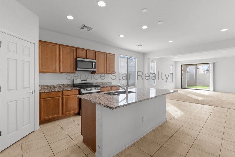 $750 OFF MOVE IN COSTS!!3 Bedroom, 2 bath home in Glendale! property image