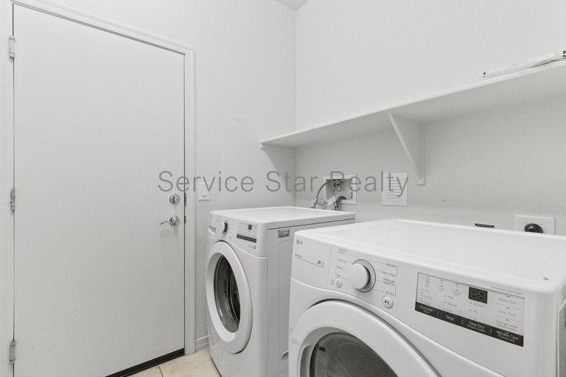 $750 OFF MOVE IN COSTS!!3 Bedroom, 2 bath home in Glendale! property image