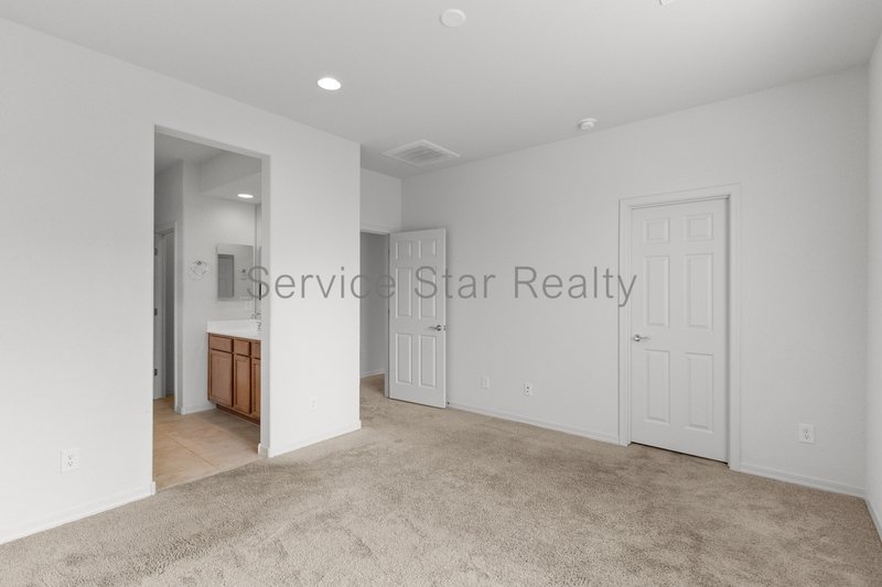 $750 OFF MOVE IN COSTS!!3 Bedroom, 2 bath home in Glendale! property image