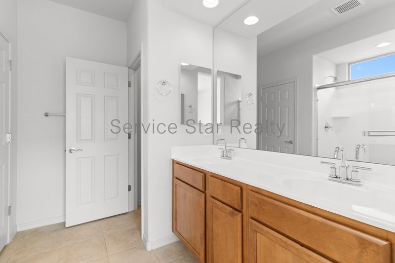 $750 OFF MOVE IN COSTS!!3 Bedroom, 2 bath home in Glendale! property image