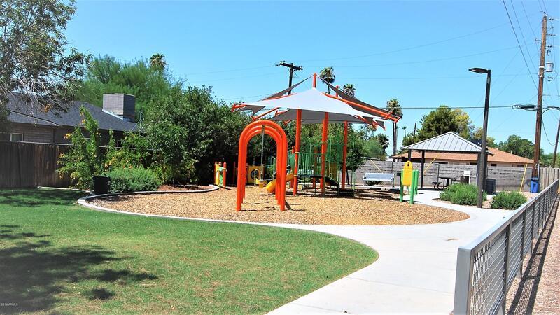 2+1 duplex in Melrose District! property image