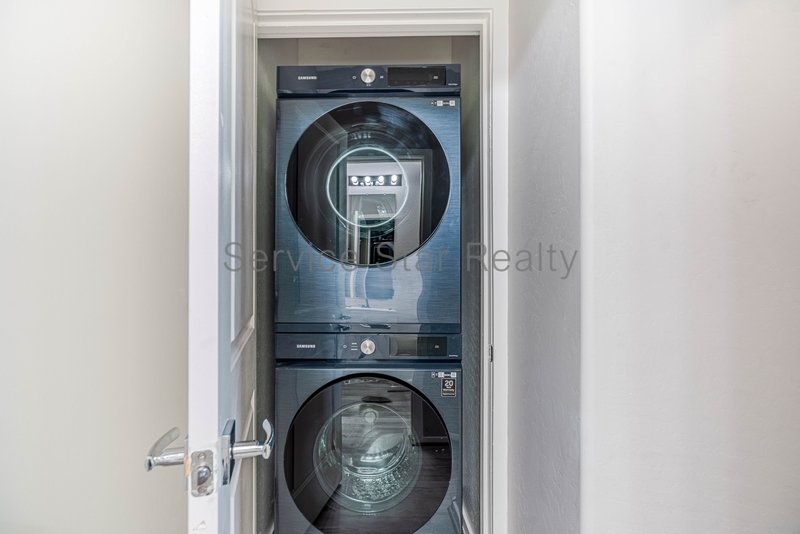 Spacious 3 Bed / 2.5 Bath Home with 2-Car Garage ? Prime South Phoenix property image