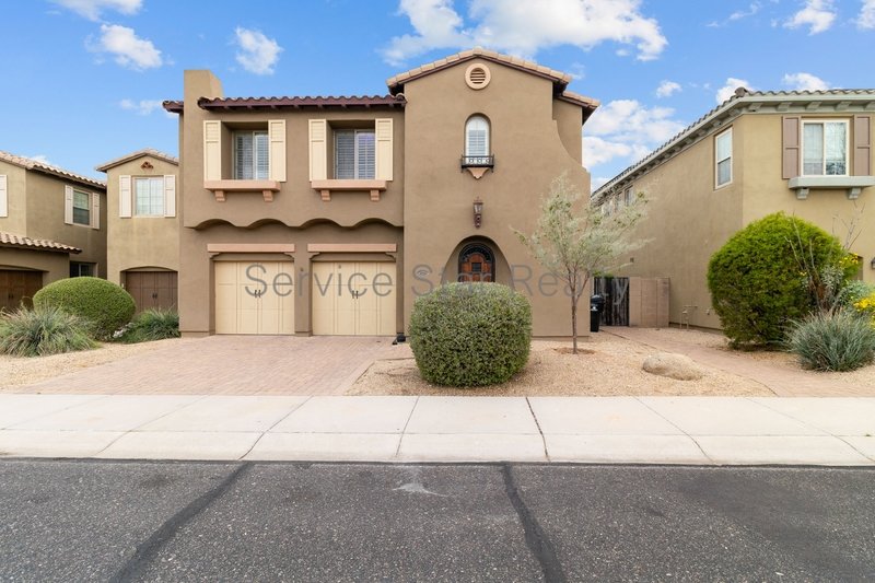 Stunning Oversized North Phoenix Home - Near Desert Ridge! property image