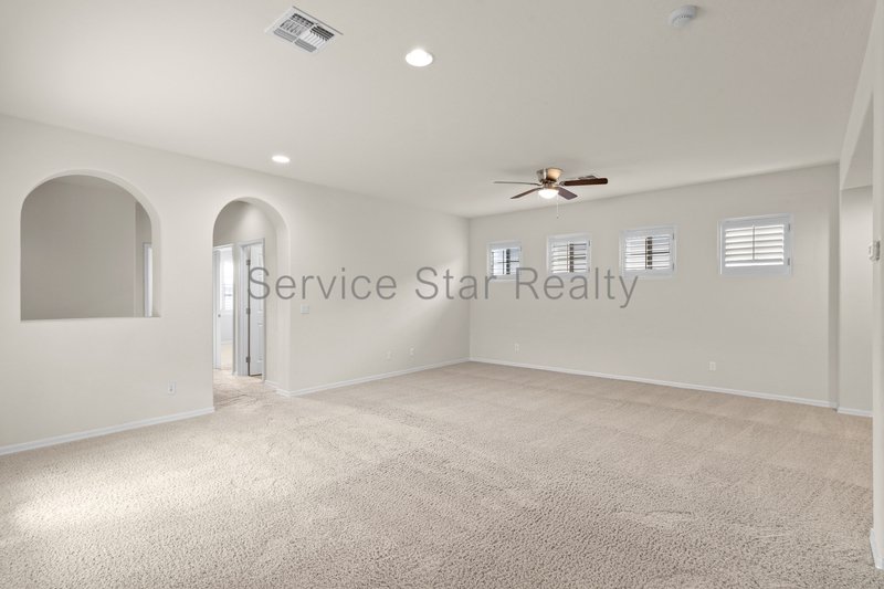 Stunning Oversized North Phoenix Home - Near Desert Ridge! property image