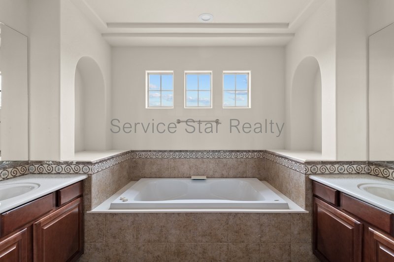 Stunning Oversized North Phoenix Home - Near Desert Ridge! property image