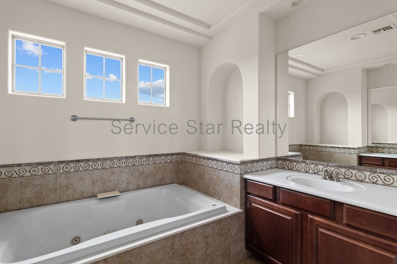 Stunning Oversized North Phoenix Home - Near Desert Ridge! property image