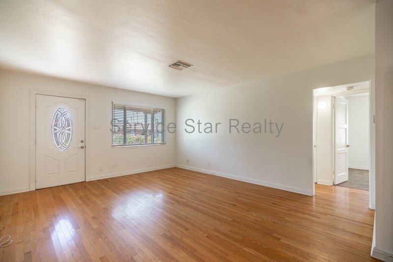 Charming 3bedroom 2 bath home property image