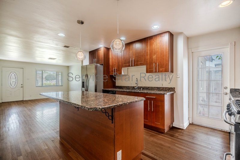 Charming 3bedroom 2 bath home property image