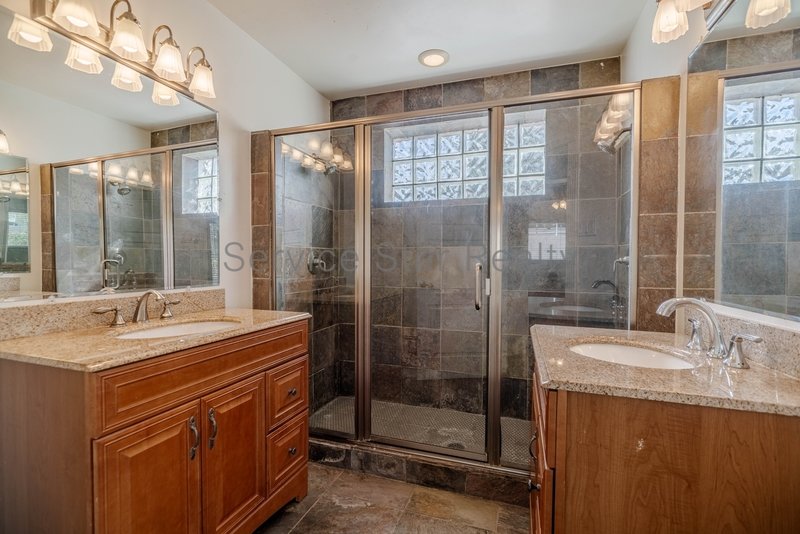 Charming 3bedroom 2 bath home property image