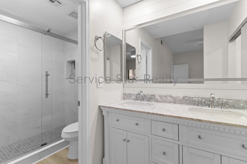 Beautifully Updated 1st floor Condo in Morningside Estates property image