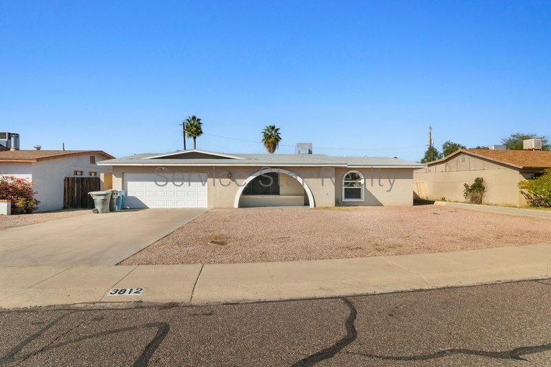 Great 5 bed 2 bath home property image