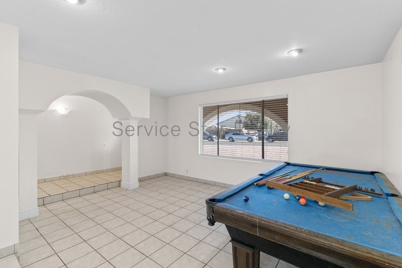 Great 5 bed 2 bath home property image