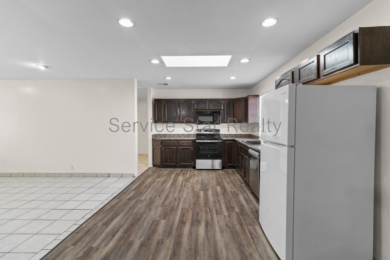 Great 5 bed 2 bath home property image