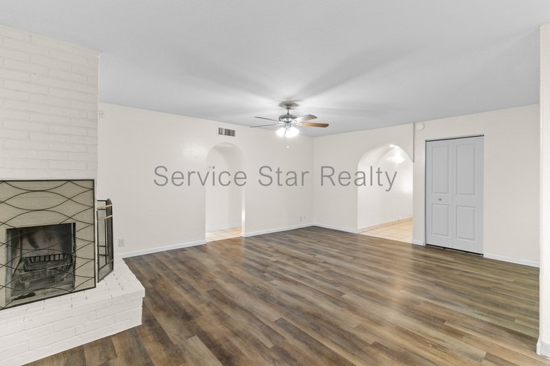 Great 5 bed 2 bath home property image