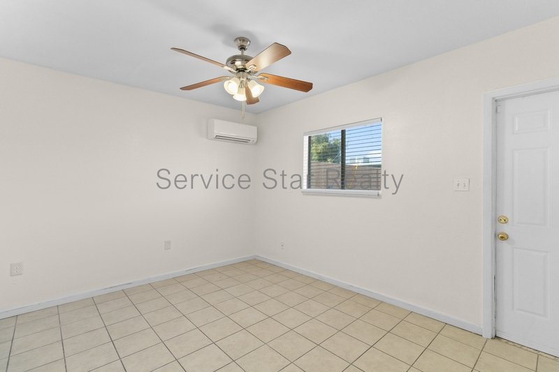 Great 5 bed 2 bath home property image