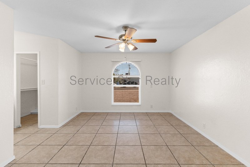 Great 5 bed 2 bath home property image