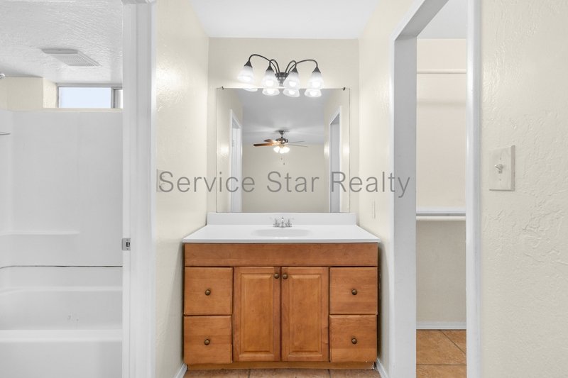 Great 5 bed 2 bath home property image