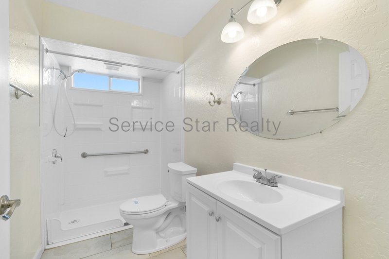 Great 5 bed 2 bath home property image