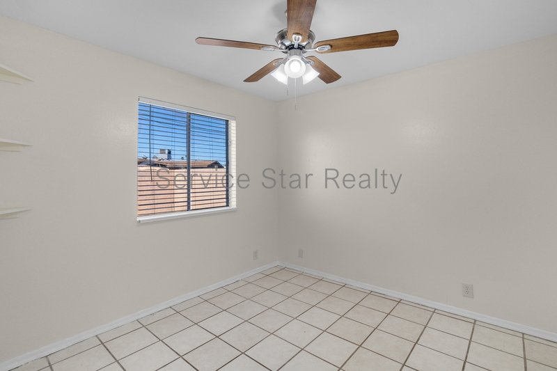 Great 5 bed 2 bath home property image