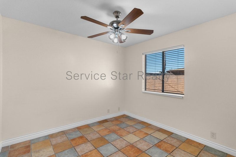 Great 5 bed 2 bath home property image