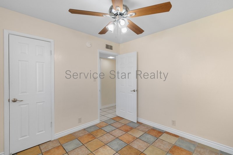 Great 5 bed 2 bath home property image