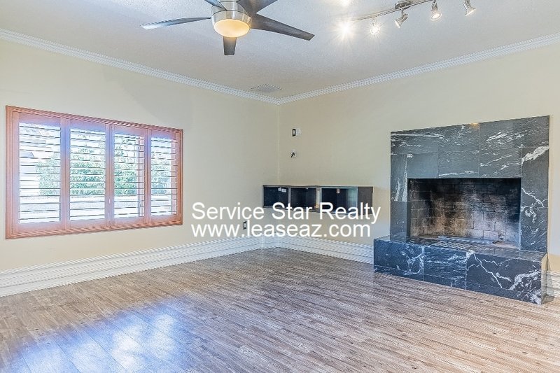 5 bedroom/ 3 bath with a POOL! 2 WEEKS FREE IF MOVED IN BY 11/30!! property image