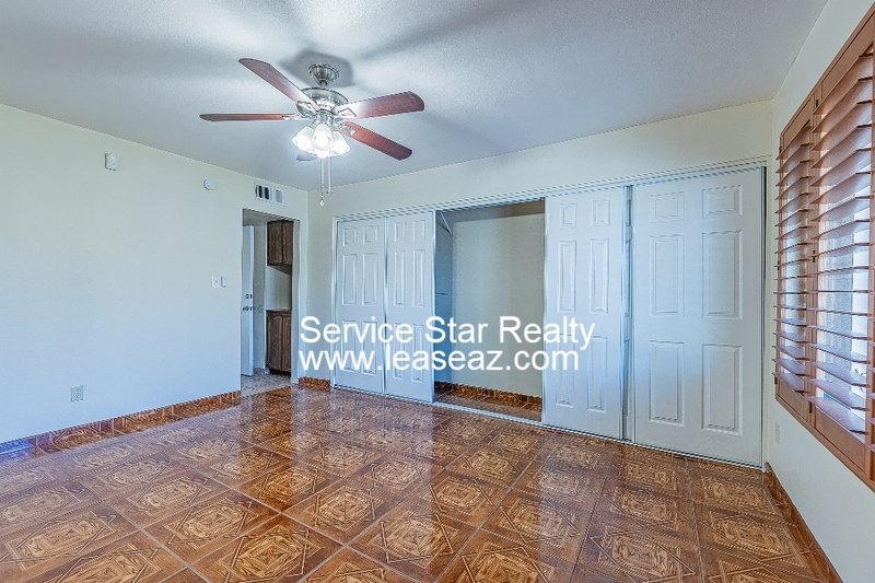 5 bedroom/ 3 bath with a POOL! 2 WEEKS FREE IF MOVED IN BY 11/30!! property image