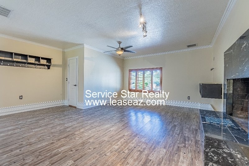 5 bedroom/ 3 bath with a POOL! 2 WEEKS FREE IF MOVED IN BY 11/30!! property image