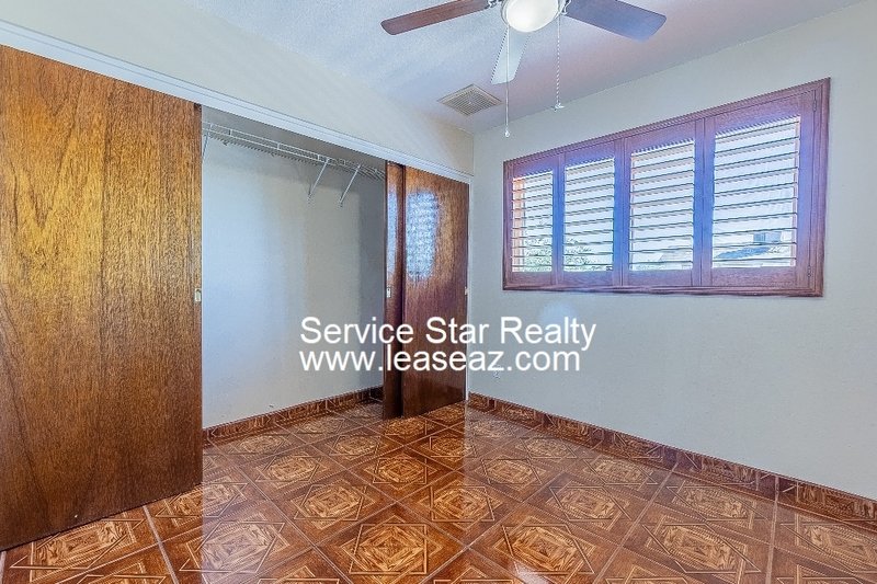 5 bedroom/ 3 bath with a POOL! 2 WEEKS FREE IF MOVED IN BY 11/30!! property image