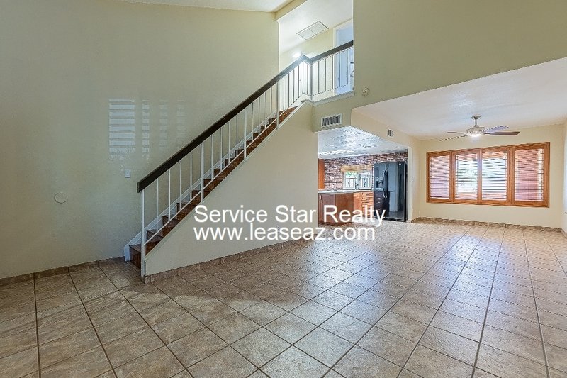 5 bedroom/ 3 bath with a POOL! 2 WEEKS FREE IF MOVED IN BY 11/30!! property image