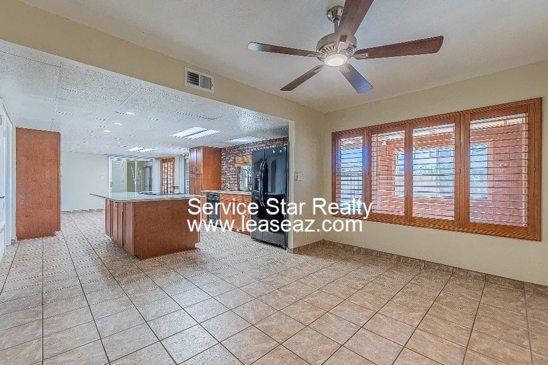 5 bedroom/ 3 bath with a POOL! 2 WEEKS FREE IF MOVED IN BY 11/30!! property image