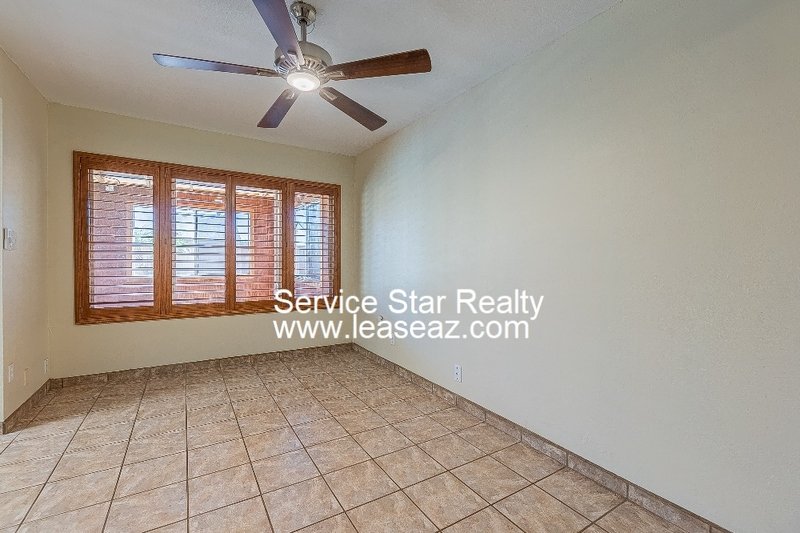 5 bedroom/ 3 bath with a POOL! 2 WEEKS FREE IF MOVED IN BY 11/30!! property image